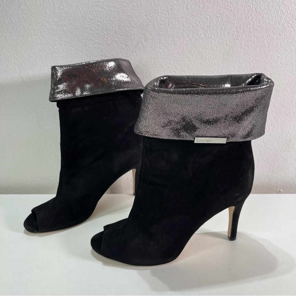 Calvin Klein Wmn 10M Sexy Cuffed Black Suede Peep Toe Ankle Bootie Heels Evening